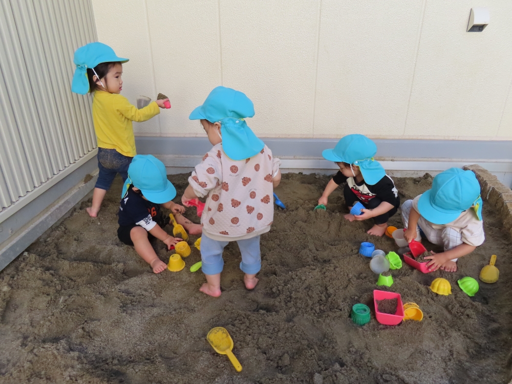 砂遊びだいすき