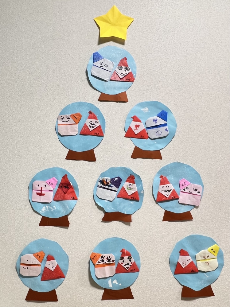 12月の壁面（みどり組）